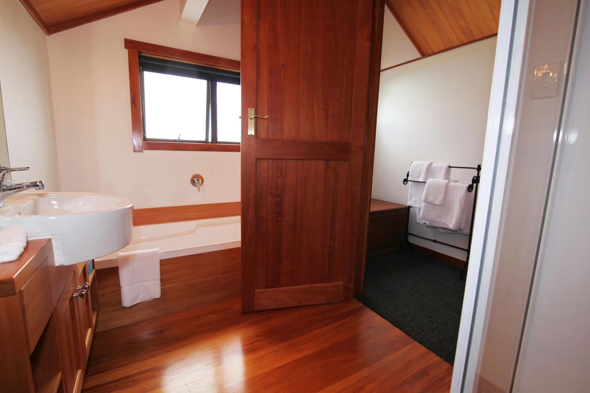 Te Puru Beach Lodge Екстериор снимка