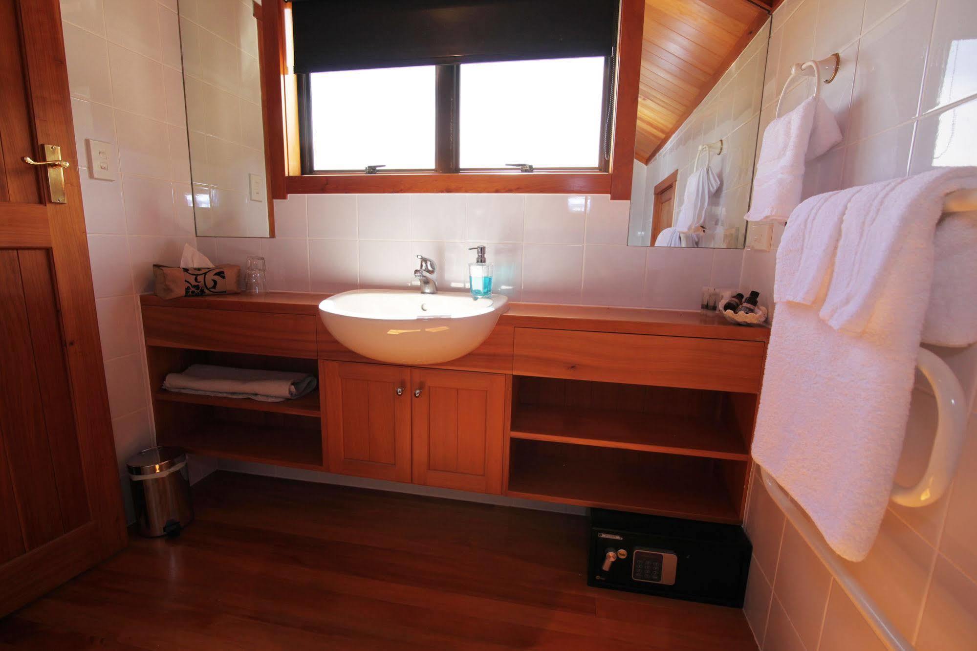 Te Puru Beach Lodge Екстериор снимка
